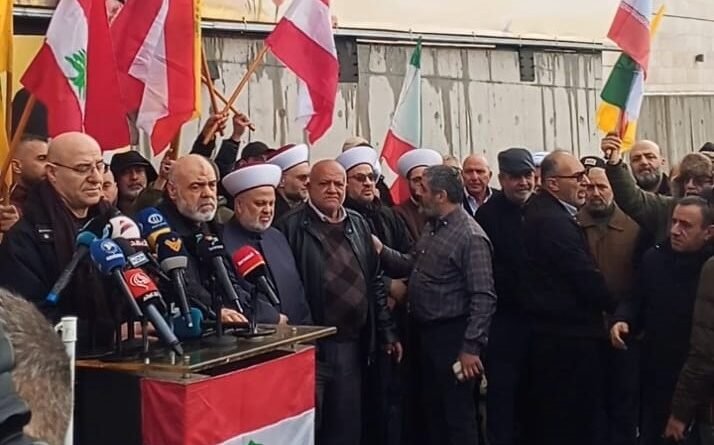 التجمع من أمام السفارة الايرانية: السفير في بيته وبلده وبين أهله